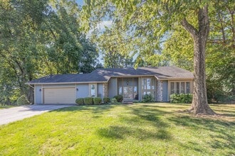 Building Photo - 121 Stonehedge Dr
