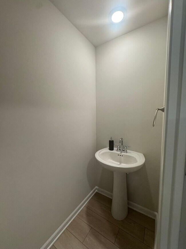 Foto del edificio - Statesville Rental: New 3BR Home w/ Pool Access & High-Speed Internet