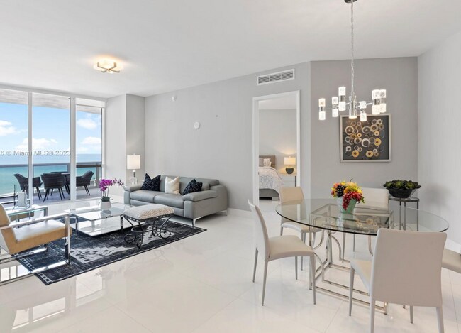 Foto del edificio - 15811 Collins Ave