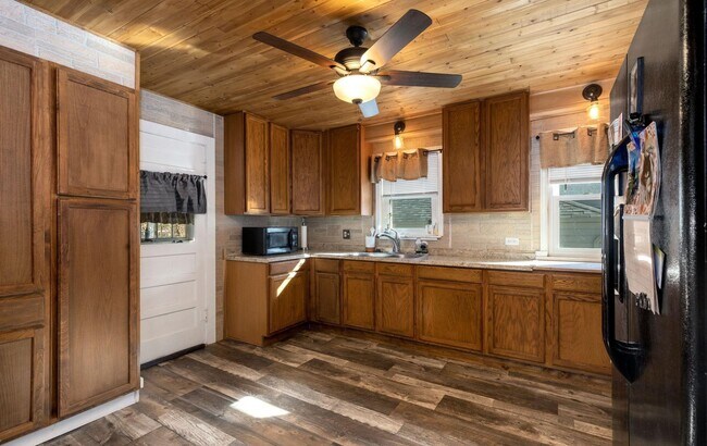 Foto del edificio - 3317 McComb Ave