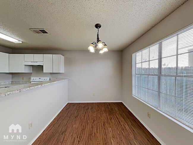 Foto del edificio - 2214 Creekside Ln