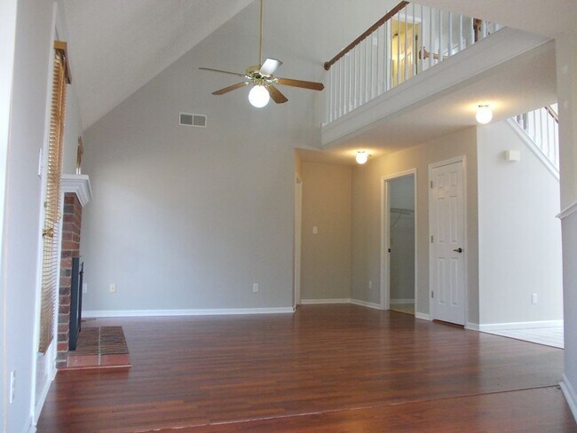 Foto del edificio - COMING SOON!!!  Great 3 Bed + Bonus 2 Story home in Weddington Woods