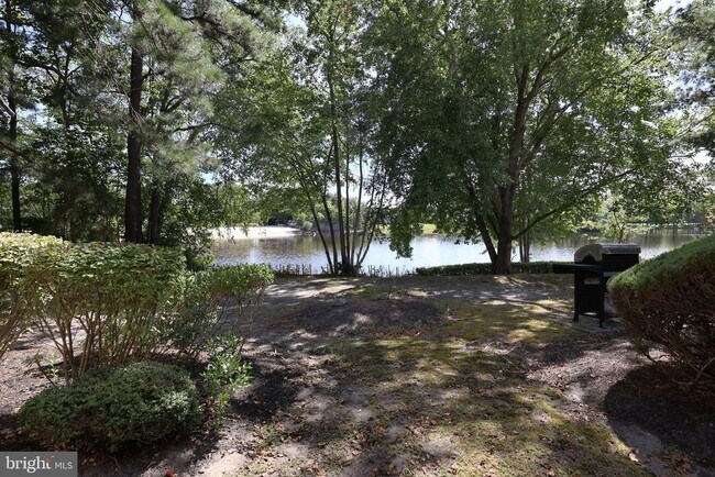 Building Photo - 53 Woodlake Dr