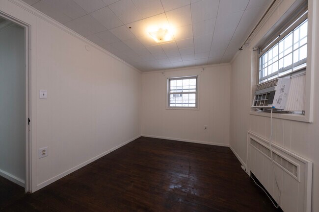 Building Photo - 956 Jefferson Dr