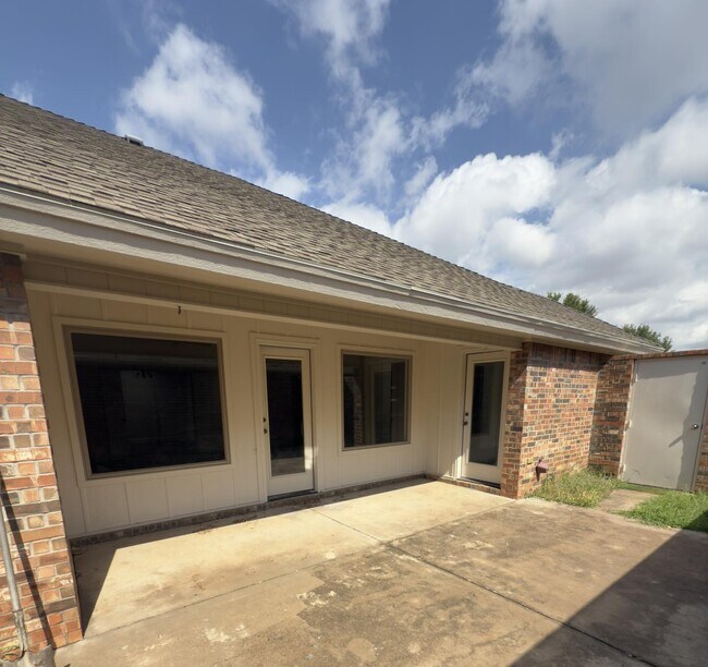 Building Photo - 4103 101st St