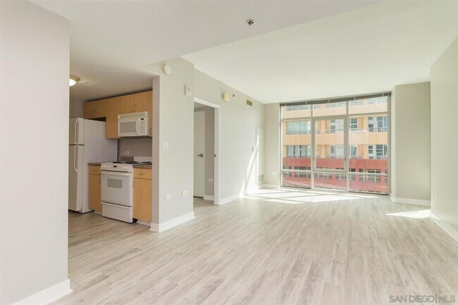 Building Photo - 425 W Beech St