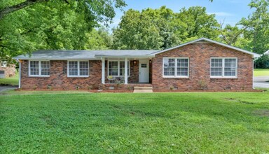 Building Photo - 618 Harpeth Bend Dr