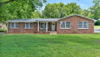 Building Photo - 618 Harpeth Bend Dr