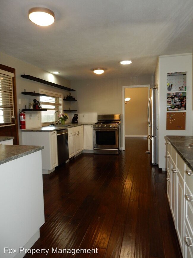 Building Photo - 4 br, 2.5 bath House - 2340 Atwood St