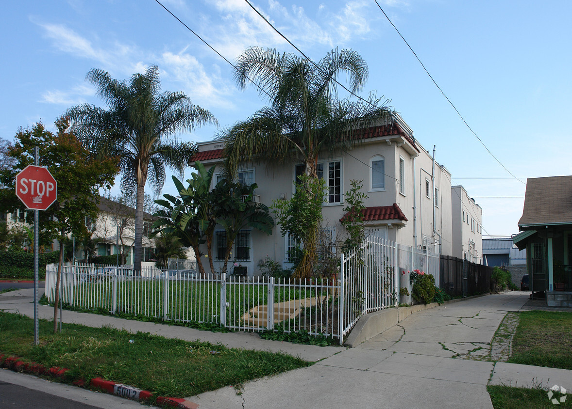 Building Photo - 5000 Marathon St