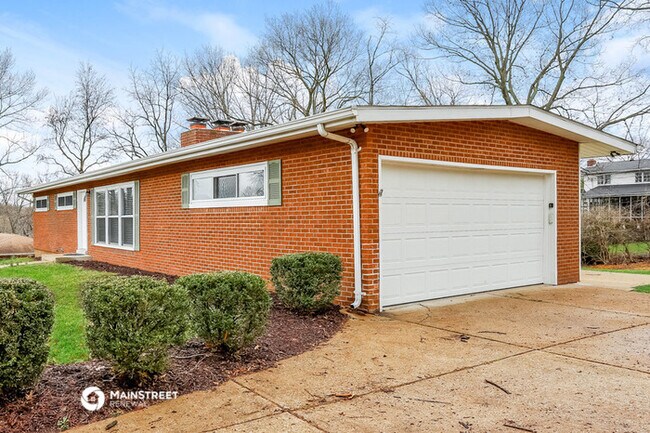 Building Photo - 4610 De Chantal Dr