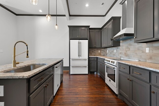 Building Photo - Luxury Living in a Fully Renovated Historic Building