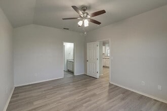 Building Photo - 7605 Cougar Dr