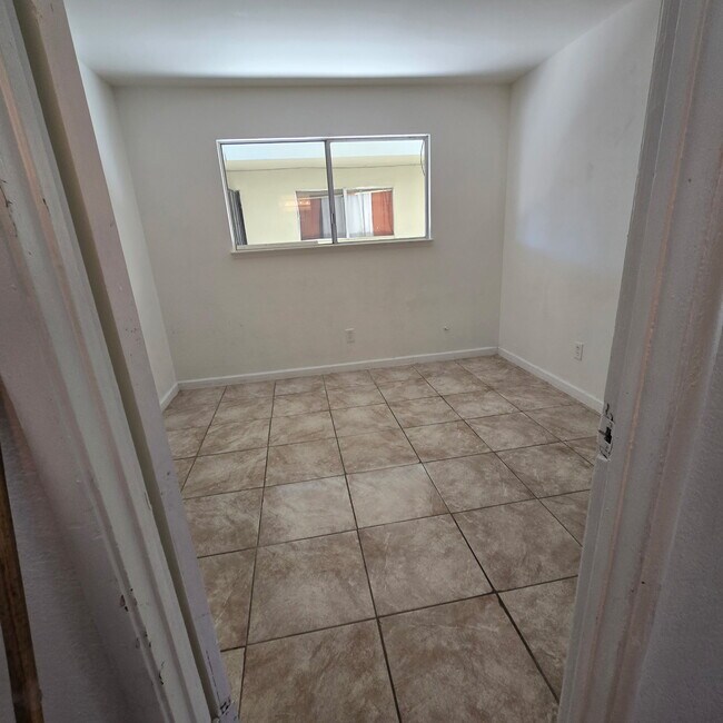 Foto del edificio - 3111 W Caldwell Ave