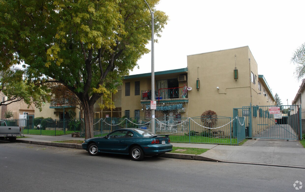 Building Photo - 8849 Cedros Ave