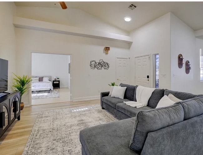 Foto del edificio - 1870 Racine Dr