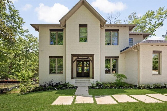Foto del edificio - 1068 Moores Mill Rd NW