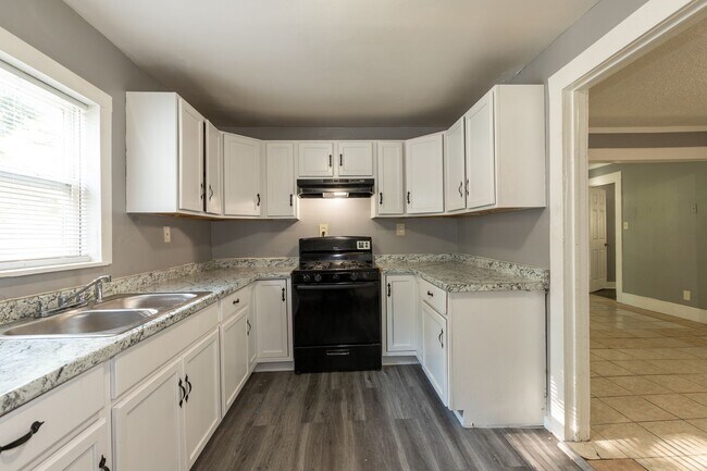 Building Photo - Cute home in Crutchfield w/Open Floor Plan...