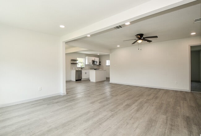 Building Photo - 4507 Kingsbury St