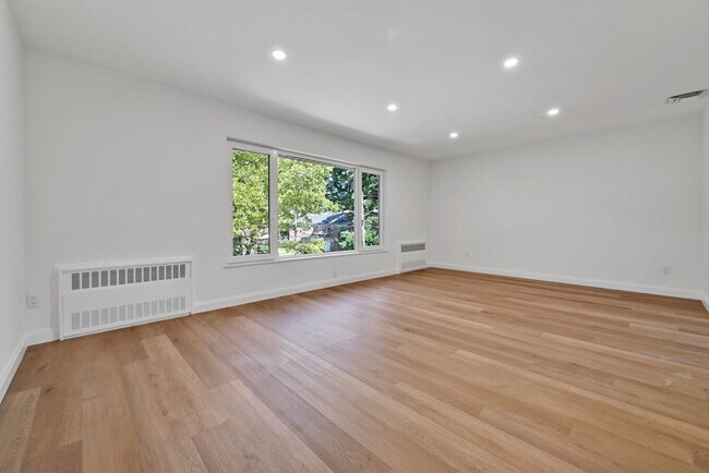 Building Photo - 336 Tremont Ave