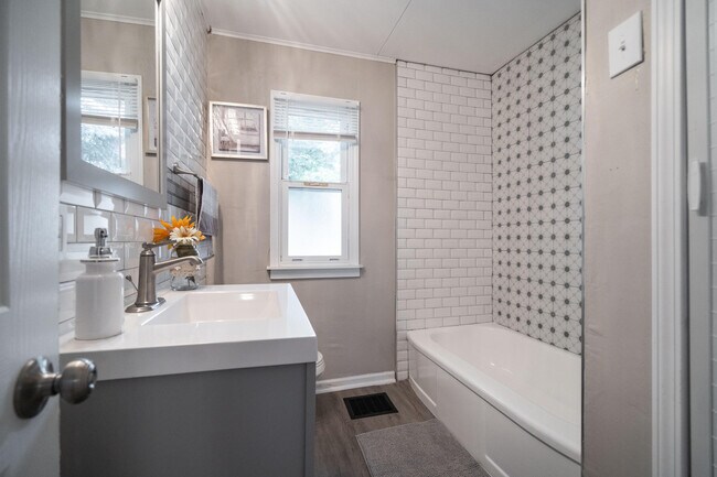 Foto del edificio - 3310 N 82nd St