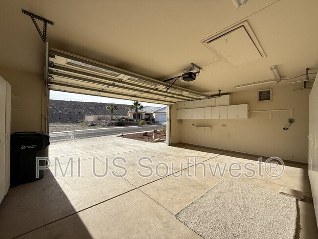 Building Photo - 2917 Desert Vista Dr