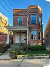 Building Photo - 1613 W Berwyn Ave