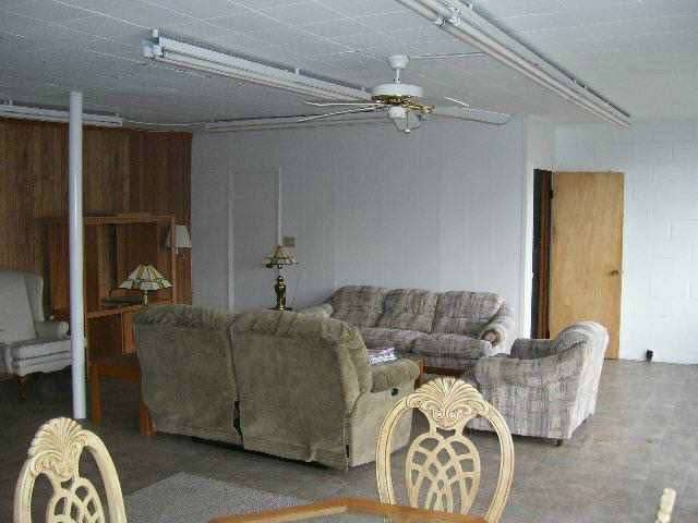 Interior - 326 W Fifth North St