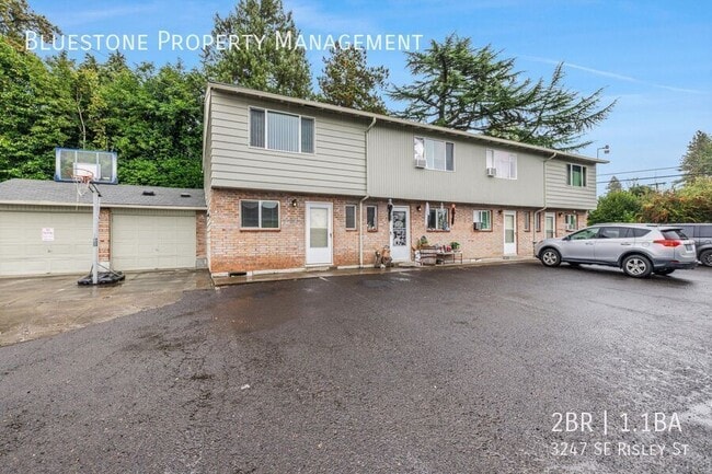 Building Photo - 3247 SE Risley Ave