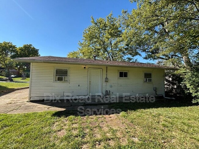 Foto del edificio - 1422 Honeybee Dr