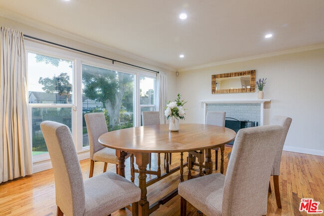 Foto del edificio - 16641 Gilmore St