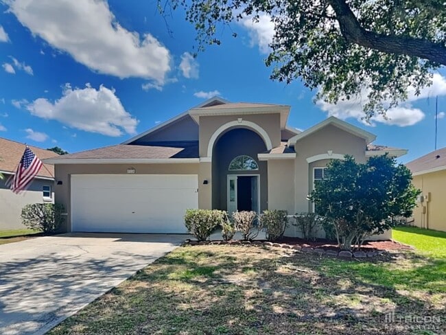 Building Photo - 2118 Deerfield Dr