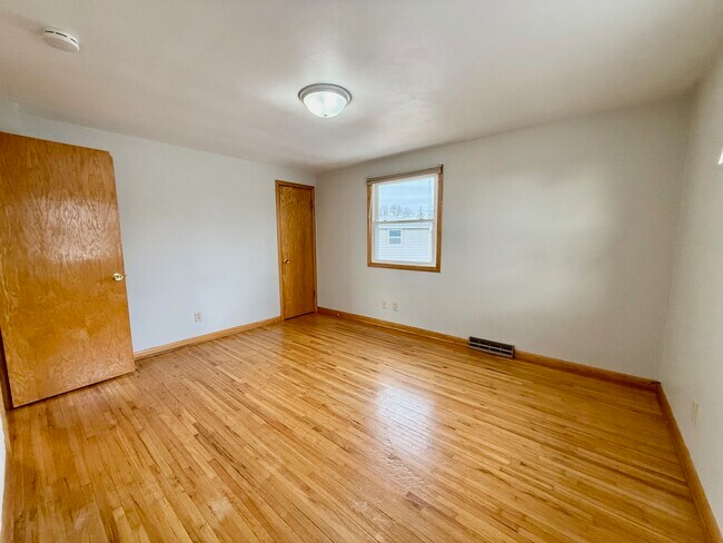 Building Photo - 912 Waterloo Rd