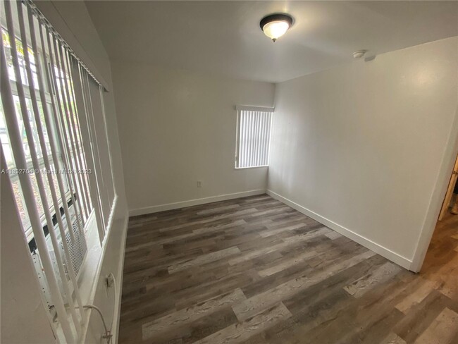Foto del edificio - 5905 NW 3rd Ave
