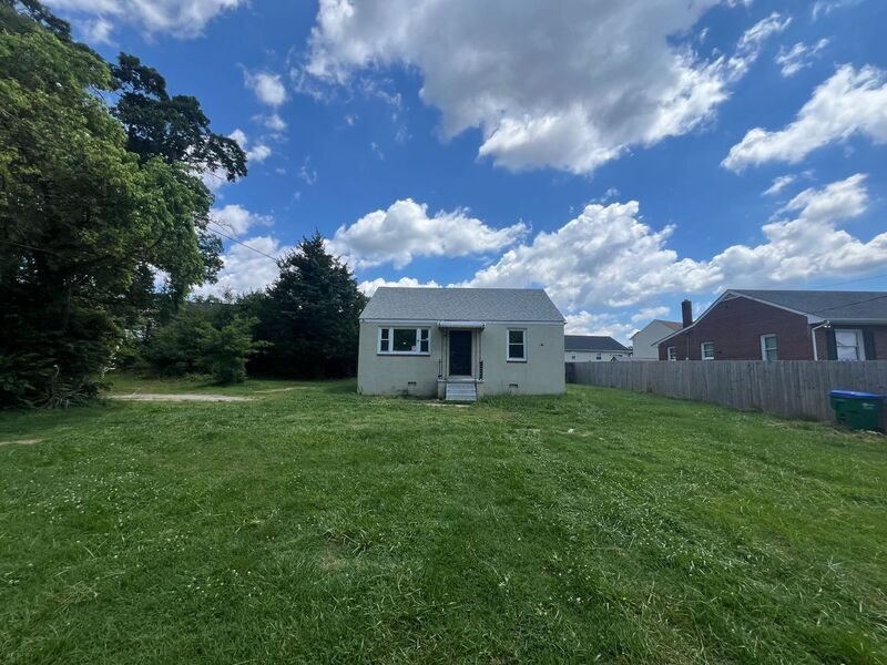 Primary Photo - 5666 Swanson Rd