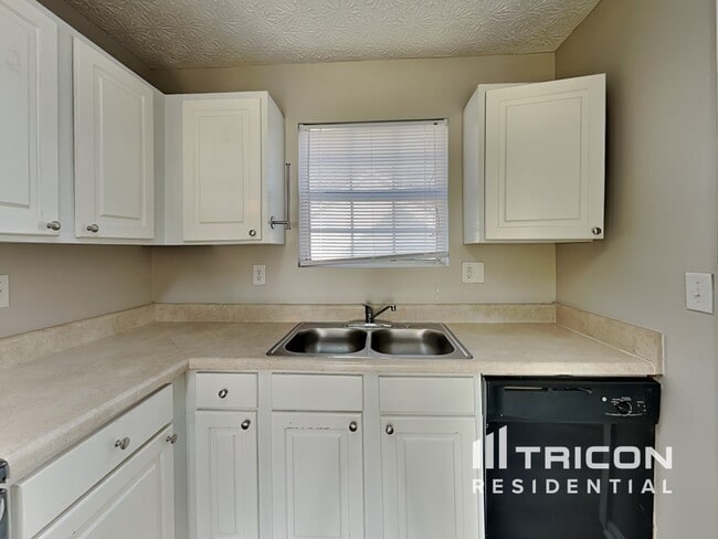 Building Photo - 1791 Killarney Dr SW