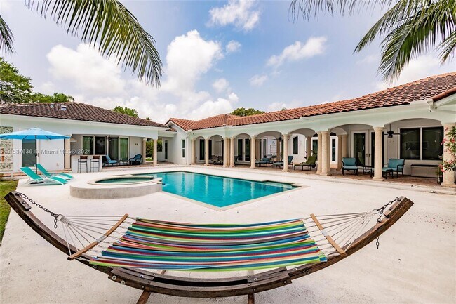 Foto del edificio - 5740 SW 128th St