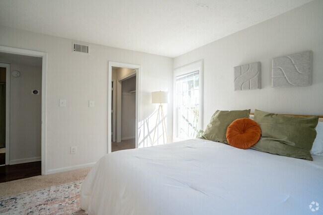 2BD, 2BA - 1,030SF - Dwell @ 750