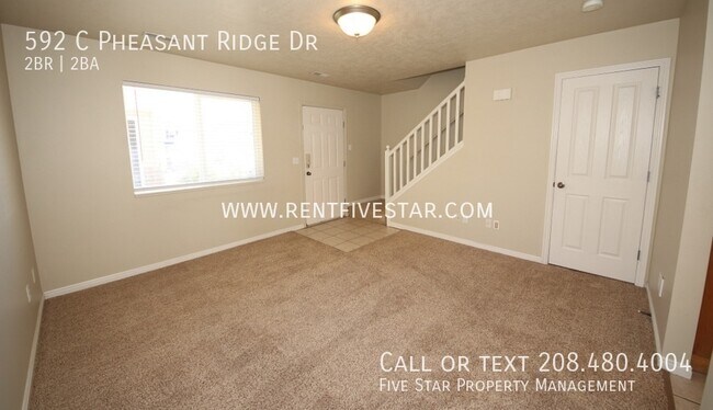Building Photo - Townhome Available in Chubbuck! Visit rent...