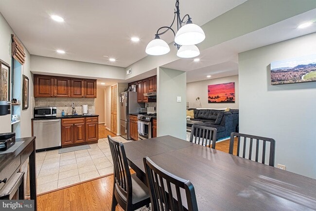 Building Photo - 2037 Royal Fern Ct