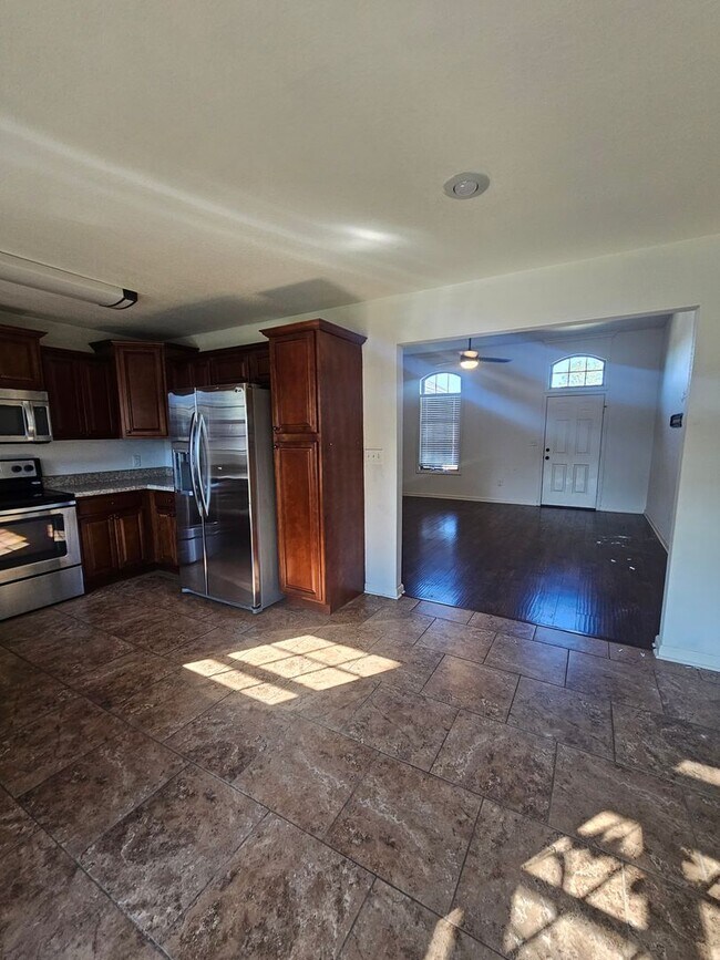 Building Photo - Home in Haskell