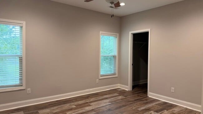 Building Photo - 2 Bedroom 2 Bath home with Garage