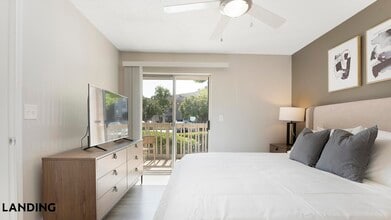 Building Photo - 5885 Lakehurst Dr