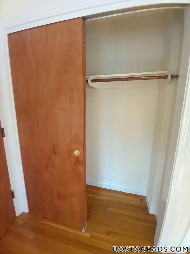 Foto del edificio - 172 N Beacon St
