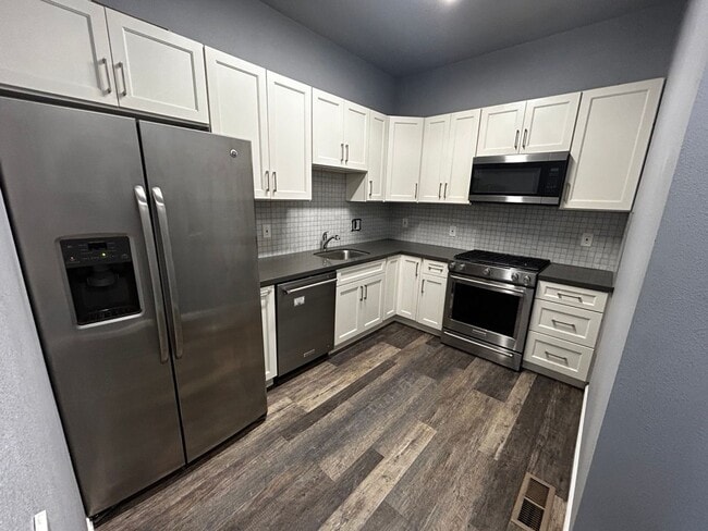 Building Photo - Renovated 2BR Home with Parking & Outdoor ...