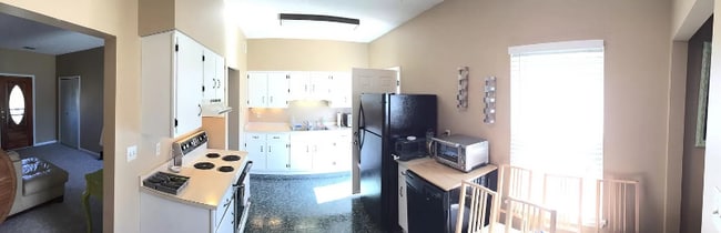 Building Photo - 516 Country Club Dr