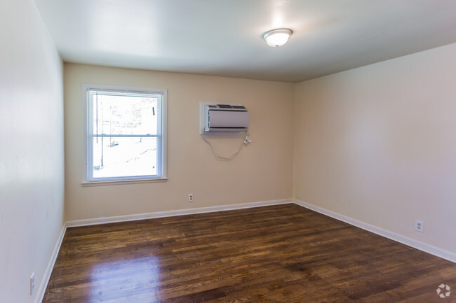 First Bedroom - Roberts Park Apartments