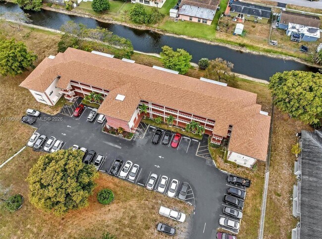 Foto del edificio - 4731 NW 10th Ct