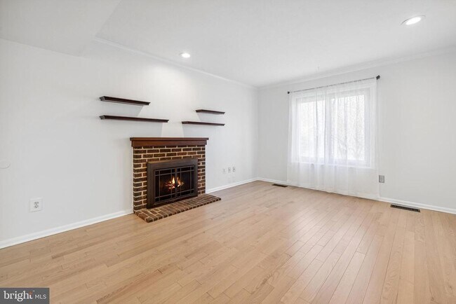 Building Photo - 15229 DuFief Dr