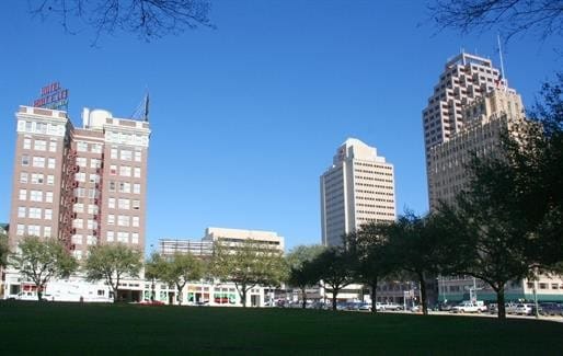 Building Photo - Robert E. Lee